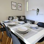 Grand T3 Lumineux - Proche Centre & Parking Facile 아파트 *
