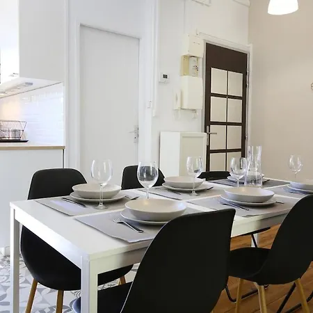 Bright Spacious 2br - Near Center *