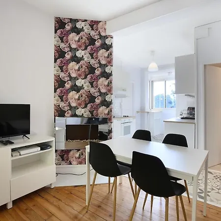 Bright Spacious 2br - Near Center *