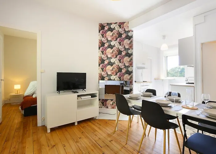 Διαμέρισμα Grand T3 Lumineux - Proche Centre & Parking Facile *