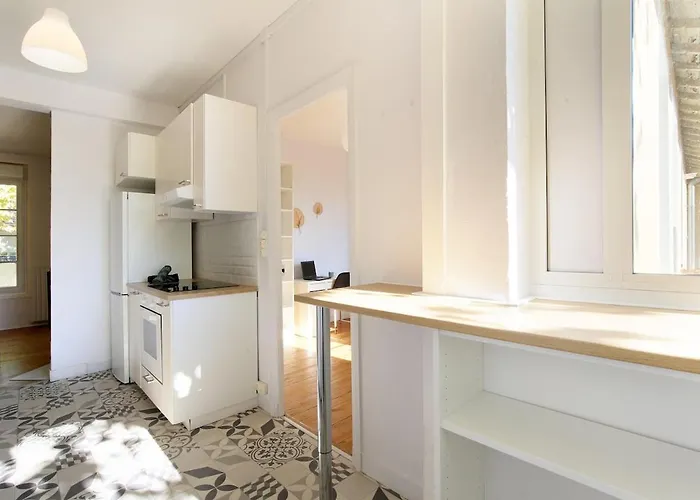 شقة Grand T3 Lumineux - Proche Centre & Parking Facile *