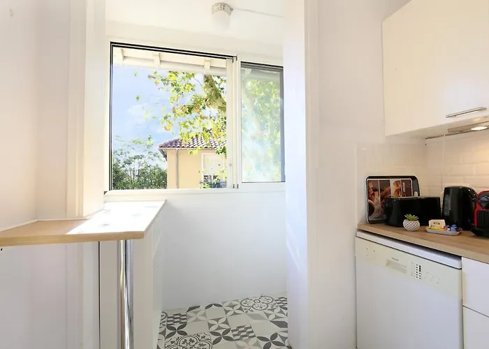 Grand T3 Lumineux - Proche Centre & Parking Facile